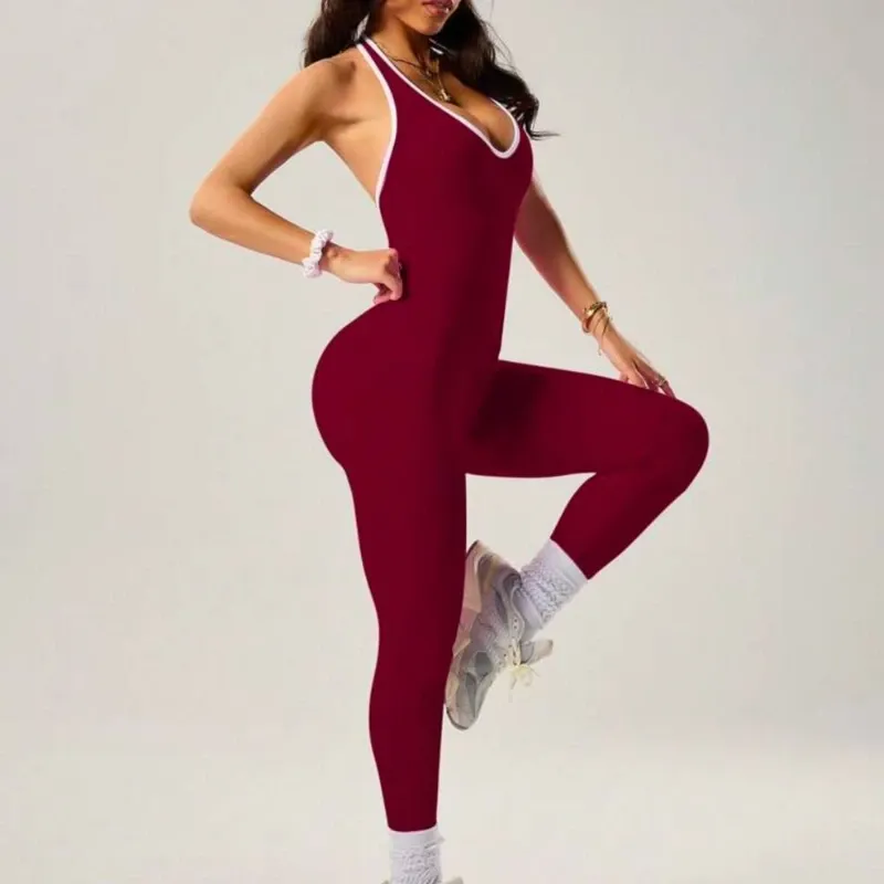 Mono deportivo color burdeos 