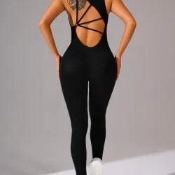 Mono negro de espalda media luna 