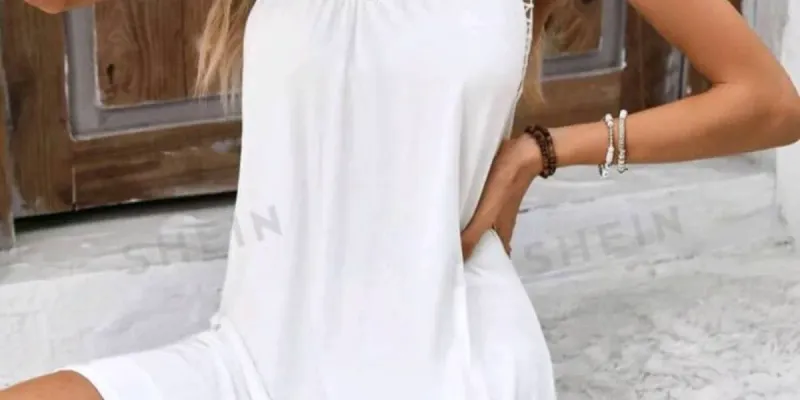 Vestido Blanco con Encaje y Cuello Halter