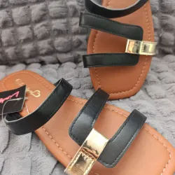 Sandalia casual para dama de correa