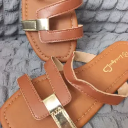 Sandalias casual para dama con correa 