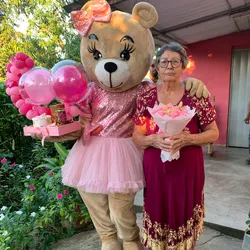 Combo de regalo acompañado de la osita Aurora 