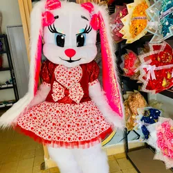 La conejita con traje d corazones