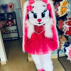 La conejita traje rosado con el corazón en el medio