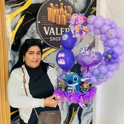 Regalo acompañado de un stich con temática animado de su preferencia