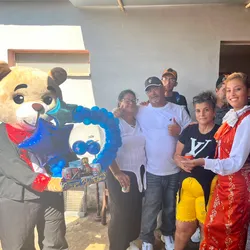 Sorpresa para papá con osito y Mariachi