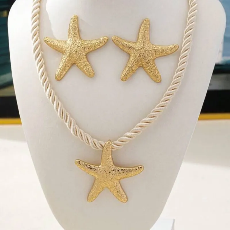 Conjunto de collar y aretes de playa