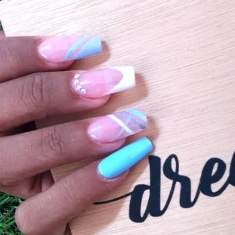 Manicura con acrílico (uñas largas) 