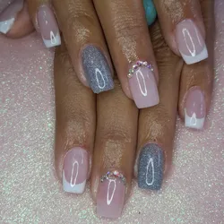 Manicura con acrílico (uñas medias)