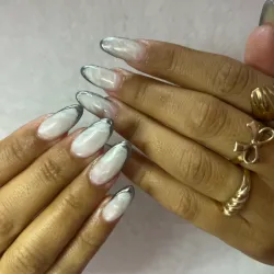 Manicura con técnica híbrida 