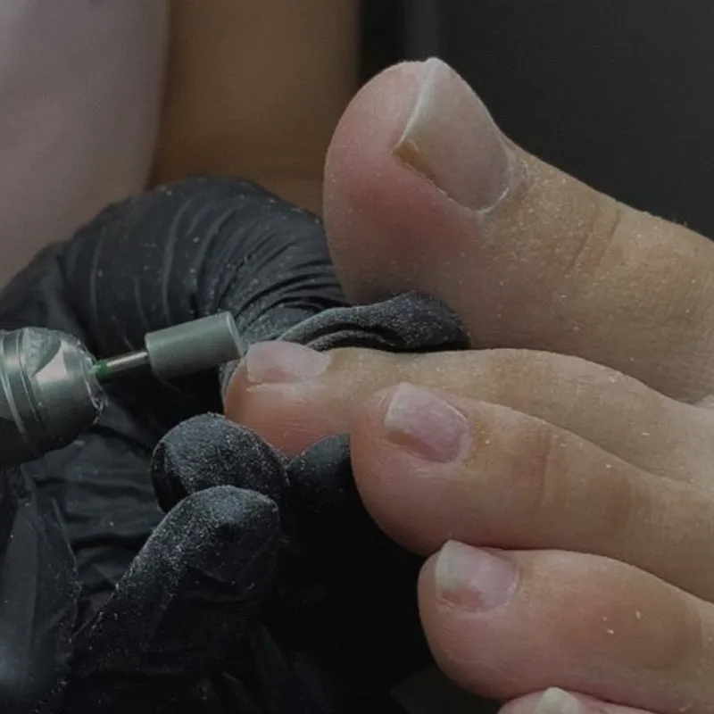 Pedicura SPA con rubber gel 