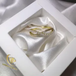 Anillo de infinito con perlas