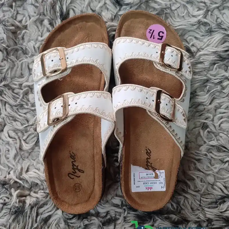 Sandalias prácticas 
