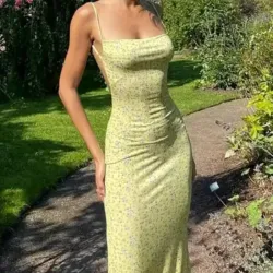 Vestido de espalda descubierta 