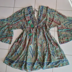 Vestido corto de mangas largas