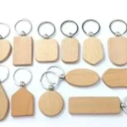 Llaveros de madera tallada