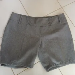Short corto gris