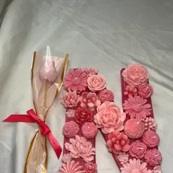 Letra + flor eterna 🌷