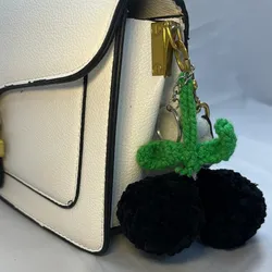 Llavero de cerezas 🍒 🖤