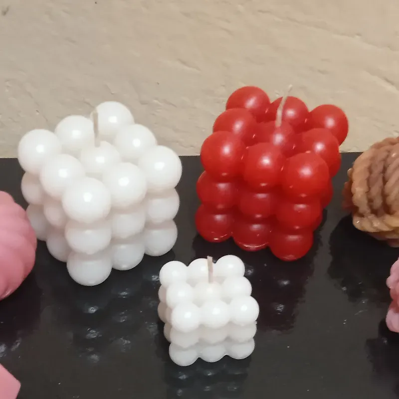 Velas cuadradas grandes de bolas 