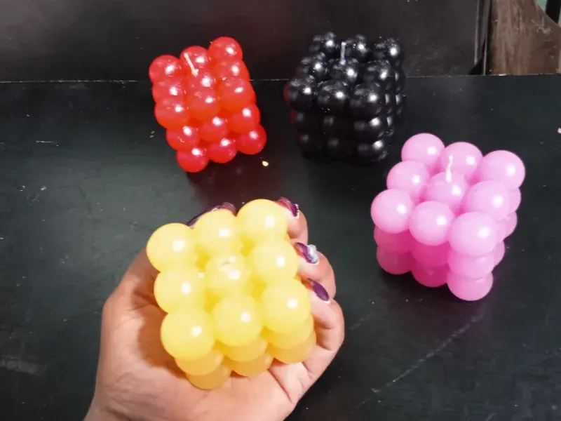 Velas cuadradas grandes de bolas 