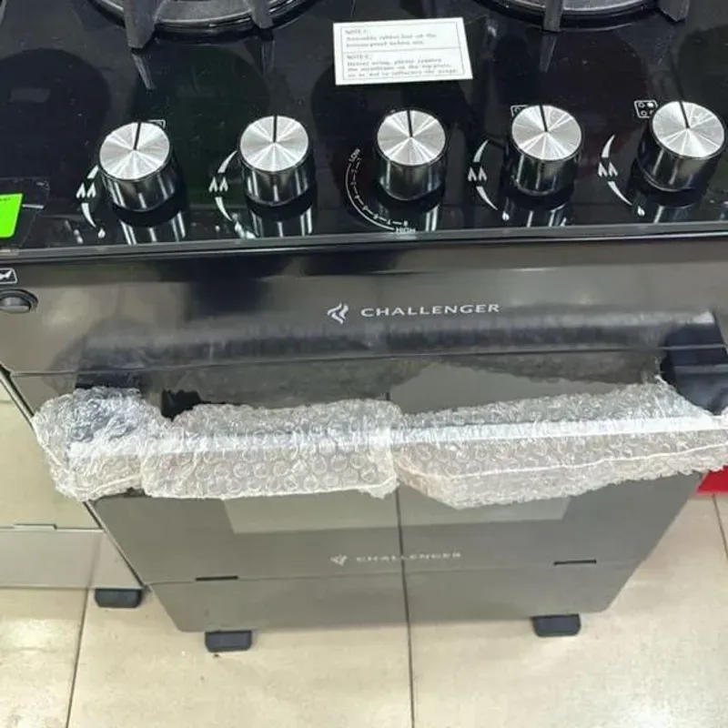 Cocina profesional con Horno de 4 quemadores 