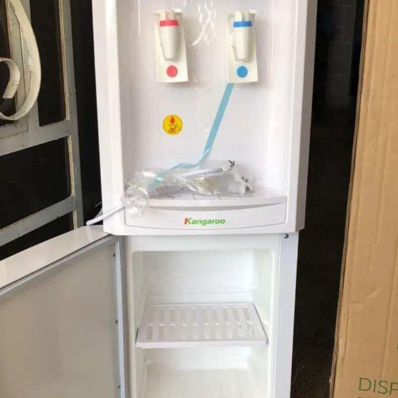 Dispensador de agua con gabinete no refrigerado. Marca Kangaroo