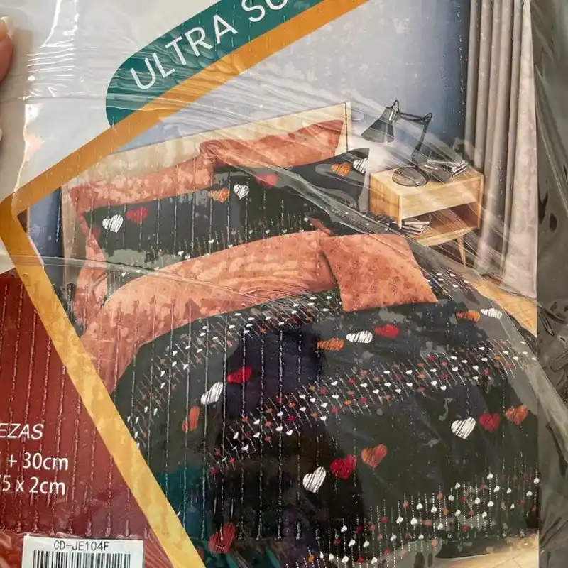 Juego de Edredones. ¡Trae 5 piezas, 1 edredón gordo, 2 fundas y  2 sábanas.