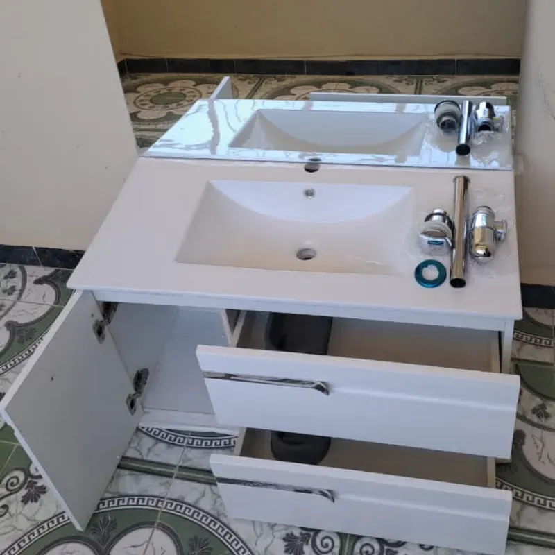 Juego de baño (estante, gavetero, espejo y herrajes) con mensajería incluida. 