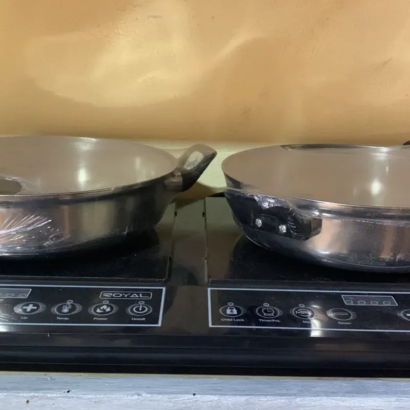 Juego de cocina doble  con 2 cazuelas de inducción.