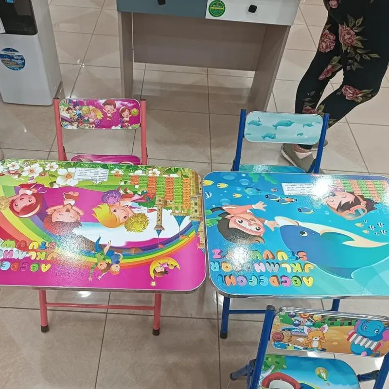 Mesa y silla didáctica para niña y niños