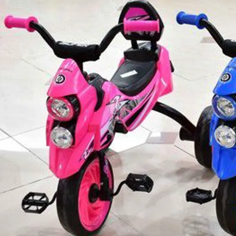 Triciclo tipo moto con pedal para niño