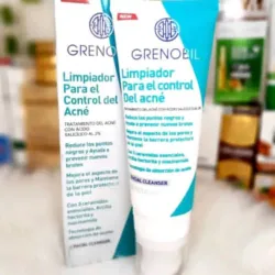 Limpiador facial para el control del acné