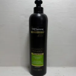Crema para peinar TRESemmé movimiento pro rizos