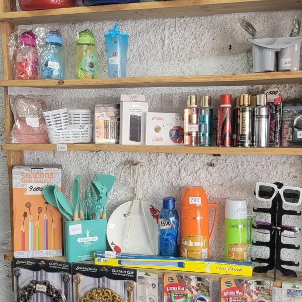 Tienda de Articulos para el Hogar y Decoración, Aseo, Belleza y Ropa de Pacas 