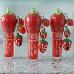 Lip gloss con llavero de cascabel 🍓