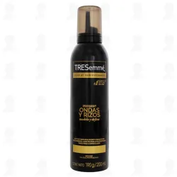 Mousse Tresemmé para  cabellos con ondas y rizos