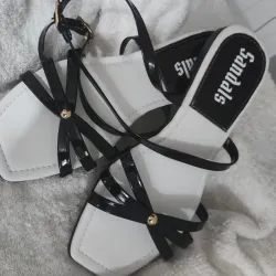Sandalias