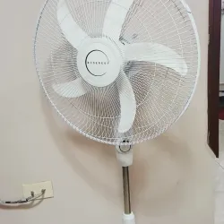 Ventilador recargable de 18"