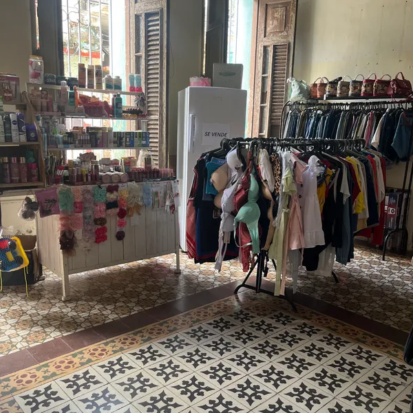 🔌🧴👗 Somos una tienda integral dedicada a ofrecerte lo mejor en calidad, variedad y precio.
Nos especializamos en la venta de:
✅ Equipos Eléctricos y Electrónicos
✅ Artículos de Ferretería y Herramientas
✅ Bisutería fina y accesorios de moda
✅ Perfumería original y fragancias para todos los gustos
✅ Ropa y calzado para dama, caballero y niños
✅ Productos para el cuidado de la piel y la belleza
✅ ¡Y muchas cosas más para tu hogar, tu estilo y tu día a día!
📦 Trabajamos con productos seleccionados, con atención personalizada y opciones para todos los gustos y presupuestos.
📲 Hacemos envíos y también te asesoramos antes de comprar.