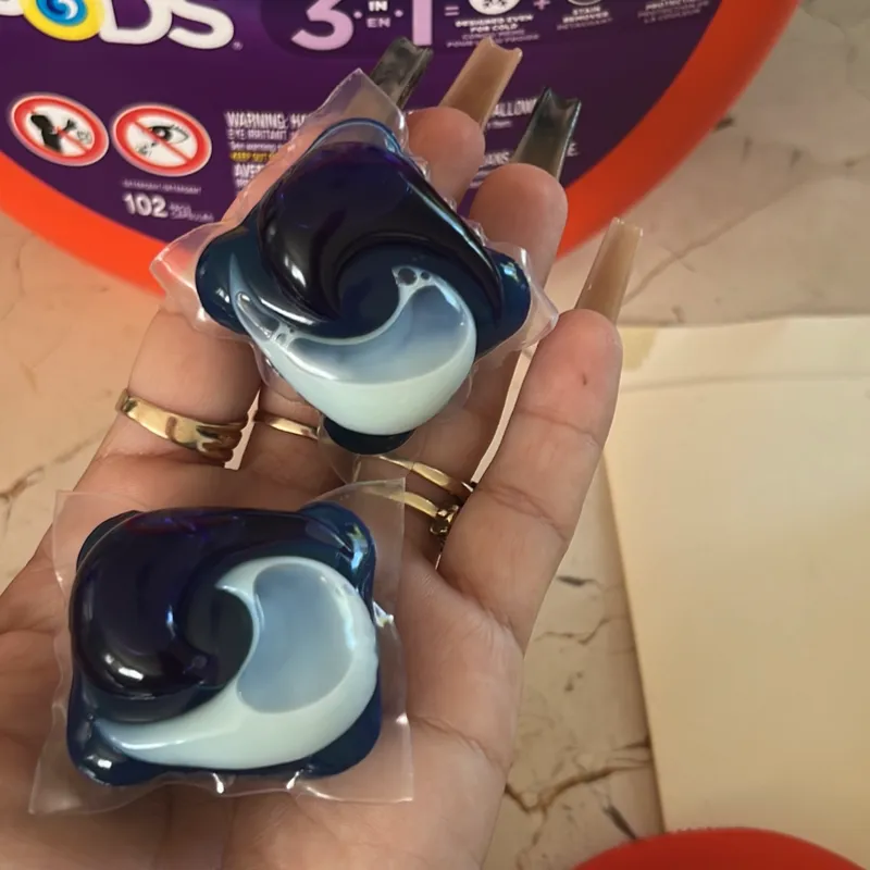 Detergente Tide en cápsulas 