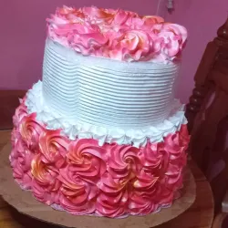 Cake de Doble Piso con Brillos y Matizador Dorado 
