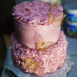 Cake de Doble Piso con Mariposas Doradas