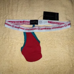 Hilo Andrew Christian rojo asimétrico 