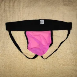 Suspensorio rosa y negro