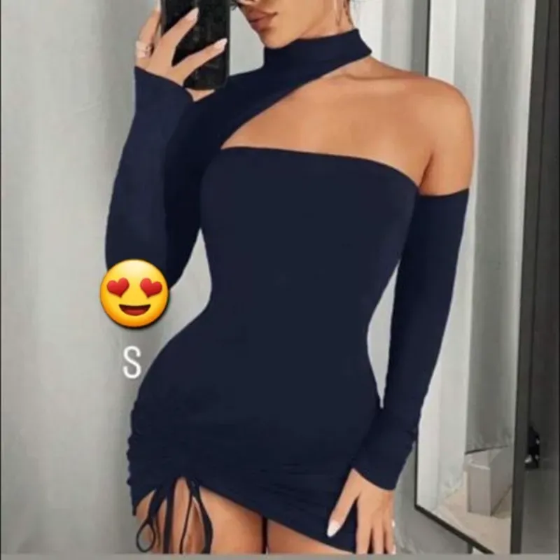 Vestido azul de mangas largas