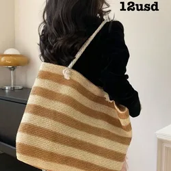 Bolso tejido de rayas sin zipper
