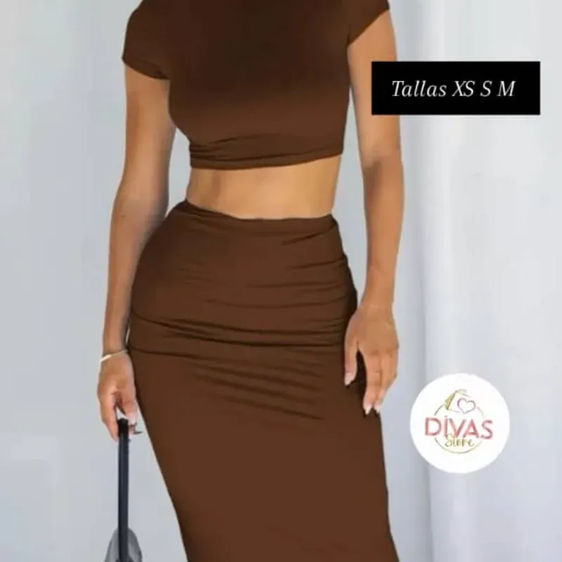 Conjunto de blusa y saya larga