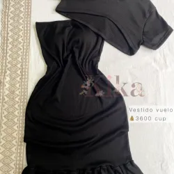Vestido de vuelo con su pullover