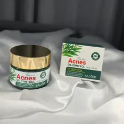 Crema facial de Sadoer formulada con extracto de árbol de té
